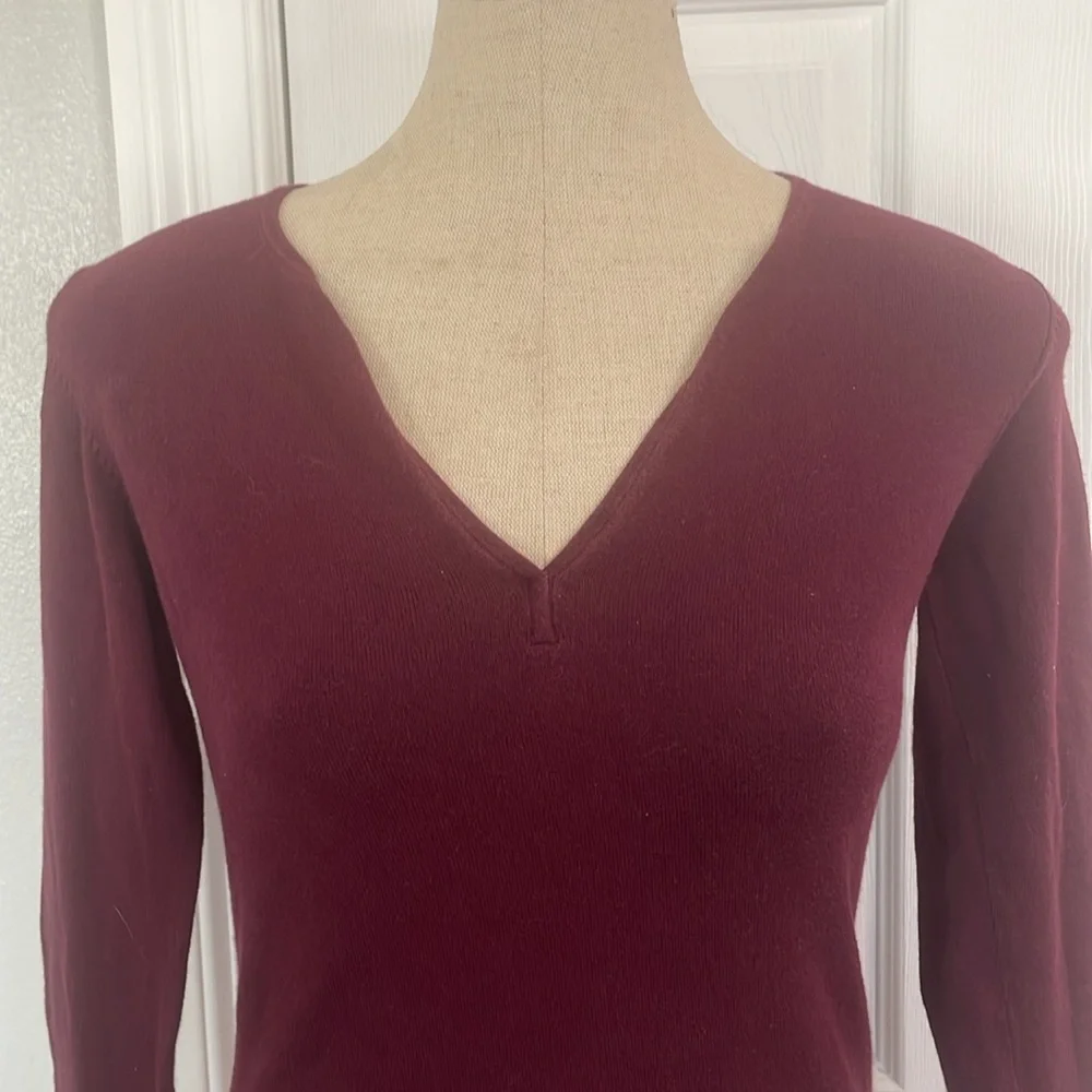 Jacob sweater pullover long sleeve V-neck lightweight cotton burgundy red size S